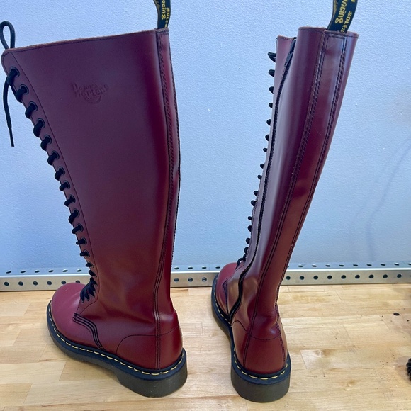 Out Of Production Dr. Martens Cimbat 20 Holes Boots Women's US 7 Burgundy Docs 5 - Picture 2 of 8